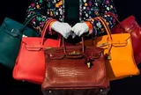 Năm Ngựa nói chuyện Hermès: "Cỗ xe" 16 tỷ Euro miễn nhiễm khủng hoảng, lãi kỷ lục bất chấp thế giới thắt lưng buộc bụng