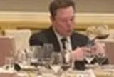 Tỷ phú Elon Musk dùng điện thoại gì?