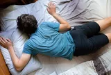 Nam sinh 21 tuổi tử vong đột ngột khi đang ngủ, bác sĩ cảnh báo sự thật "gây sốc"