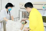 Khoảnh khắc thót tim: Bé 3 tuổi chui cổng sắt, suýt mất mạng