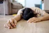 Người phụ nữ 63 tuổi tử vong sau bữa trưa, bác sĩ cảnh báo thói quen "chí mạng" nhiều người vẫn vô tư làm mỗi ngày