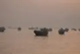 Báo Mỹ: Hơn 100 tàu thương mại được hộ tống qua eo biển Hormuz