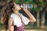 Bác sĩ cảnh báo thói quen bù nước phản tác dụng ngày nắng nóng