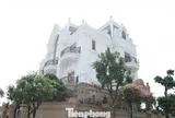 Thuê 'Thần đèn' di dời ngôi biệt thự nguyên khối đồ sộ
