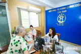 Hà Nội lập quy trình trả lương hưu, trợ cấp bảo hiểm tại nhà với người già yếu