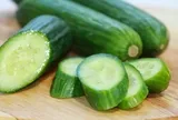 Người đàn ông nhập viện cấp cứu sau khi ăn nửa quả dưa chuột "tự trồng"