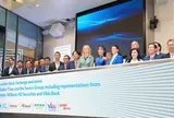 Tiến sĩ Nguyễn Thị Phương Thảo bấm nút khai phiên Sàn giao dịch Chứng khoán London, thị trường bật tăng điểm