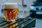 Thấy cảm giác lạ sau khi uống bia, người đàn ông 62 tuổi phát hiện mắc ung thư máu