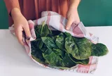Mỹ đánh giá "rau tốt bậc nhất thế giới" hóa ra là rau quen thuộc Việt Nam bán đầy chợ
