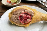Thấy xương gà đỏ sau khi luộc, có nên ăn tiếp? Câu trả lời không như nhiều người nghĩ