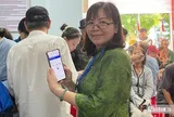 Huế thí điểm bầu cử số: Người dân quét QR, bỏ phiếu trên Hue-S