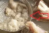 Lớp bọt nổi lên khi hầm xương là dưỡng chất hay tạp chất, có nên vớt bỏ?