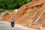 Đường xuyên núi Đà Lạt - Buôn Ma Thuột vừa thông xe đã sạt lở: Kiến trúc sư chỉ ra điểm yếu