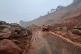 Hàng trăm khối đất đá tràn xuống, Quốc lộ 28 qua Lâm Đồng tê liệt