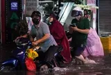 12 tuyến đường ở TPHCM ngập sau mưa lớn, có nơi ngập hơn 1 mét