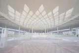 56 kích thủy lực nâng khối mái 'cánh sen' có diện tích gần 20.000 m², nặng 5.300 tấn lên cao