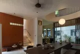 Cắt bớt sàn nhà, tạo khoảng thông tầng kết nối cả gia đình