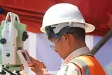 Kỹ sư nín thở căn chỉnh, ép vòm thép 3.400 tấn khớp từng li trên sông Sài Gòn