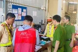 Công an tổ chức kiểm tra 37 nhân viên giao hàng Công ty J&T Express