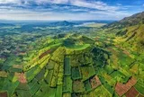 Việt Nam sở hữu ngọn núi lửa có tuổi đời hàng triệu năm, nằm ẩn mình giữa đại ngàn Tây Nguyên, mùa hoa dã quỳ nhuộm vàng triền núi, được quy hoạch thành khu du lịch