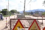 Đường hơn 3km thi công 3 năm vẫn dang dở, người dân khổ sở đi lại
