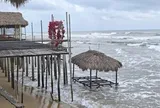 'Trận địa' nhà chồ, hàng quán sai phép lấn chiếm cảnh quan vịnh đẹp thế giới