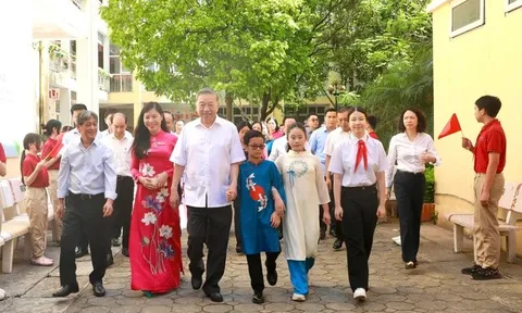 Tổng Bí thư Tô Lâm thăm thầy cô và học sinh Hà Nội nhân Quốc tế thiếu nhi