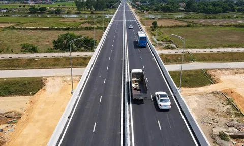 Hưởng lợi từ cao tốc Bắc Nam: Một doanh nghiệp bán xăng lãi tăng vọt, chia cổ tức kỷ lục, cổ phiếu từng tăng phi mã 3.500%