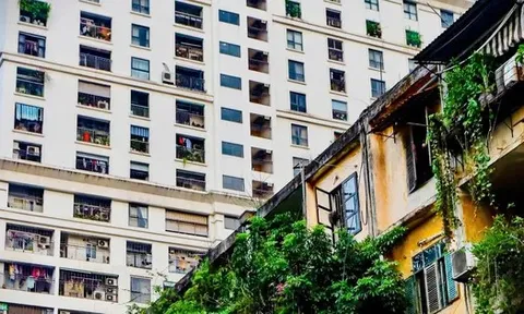 Hình ảnh đối lập giữa chung cư mới và cũ ở Hà Nội