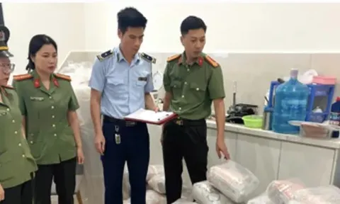 Triệt phá cơ sở sản xuất, kinh doanh thức ăn cho thú cưng nghi giả mạo nhãn hiệu