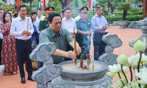 Thủ tướng tưởng nhớ, tri ân Chủ tịch Hồ Chí Minh và các Anh hùng liệt sĩ tại Quảng Trị