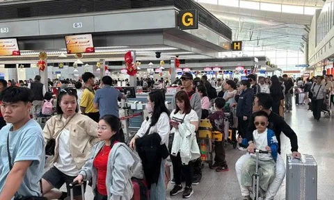 Nâng chất lượng dịch vụ sân bay: Bất tiện với quy định cởi giày, thắt lưng