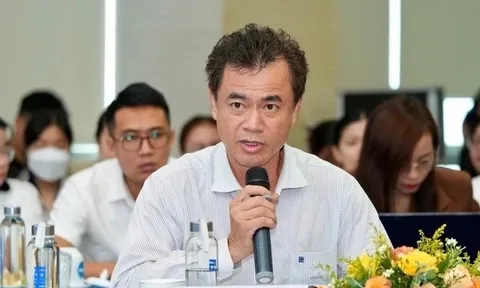 Bao giờ TPHCM 'khai tử' xe máy giao hàng chạy xăng?