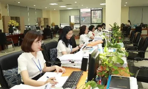Kho bạc làm việc xuyên lễ, phối hợp chi trả 100.000 đồng quà Quốc khánh