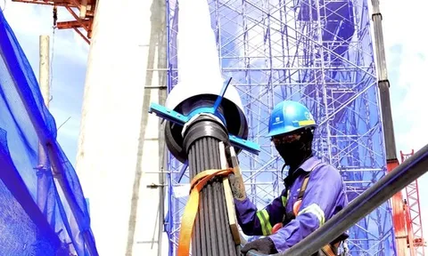 Hình ảnh căng bó cáp dây văng cầu Phước An có nhịp lớn nhất châu Á