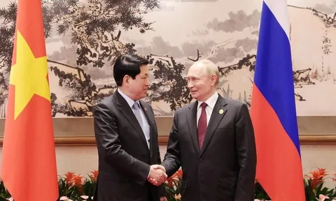 Chủ tịch nước Lương Cường hội kiến Tổng thống Nga Putin