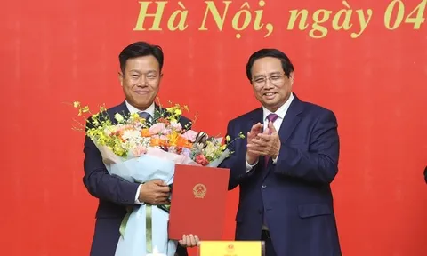 Thủ tướng trao quyết định bổ nhiệm lãnh đạo 8 bộ, cơ quan
