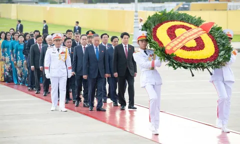 Lãnh đạo Đảng, Nhà nước và các ĐBQH vào Lăng viếng Chủ tịch Hồ Chí Minh