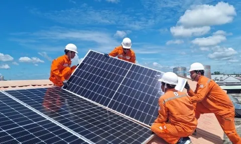 Đề xuất bỏ quy định người dân lắp điện mặt trời mái nhà phải báo với EVN