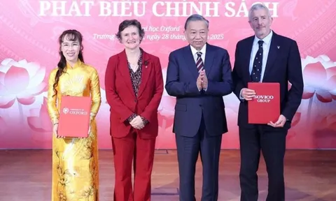 Tiến sĩ Nguyễn Thị Phương Thảo góp 13,7 triệu bảng Anh cho quỹ học bổng của đại học Oxford