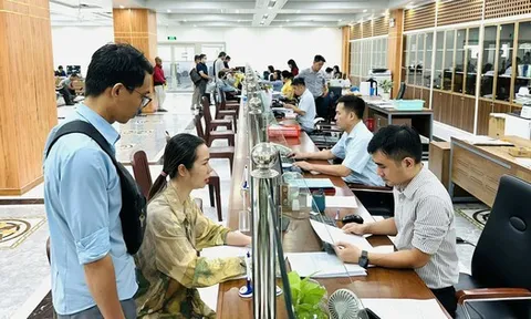 Hôm nay, một số BHXH cơ sở tại TP HCM tiếp nhận hồ sơ tại địa điểm mới