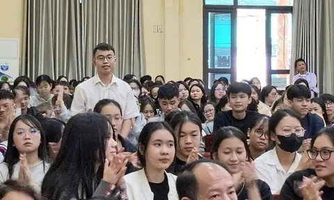 Hội Luật gia Hải Phòng truyền cảm hứng bảo vệ môi trường cho 300 sinh viên