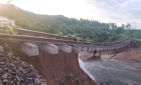 Đứt gãy giao thông sau lũ: Lập phương án khẩn cấp, đề xuất thi công theo lệnh đặc biệt