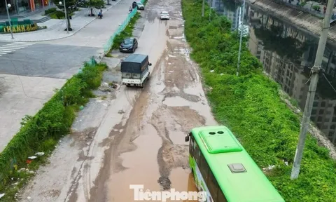 Bắt đầu sửa chữa tuyến đường 'đau khổ' giữa trung tâm Hà Nội