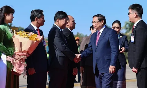 Thủ tướng Phạm Minh Chính tới Thủ đô Vientiane, bắt đầu chuyến công tác tại Lào