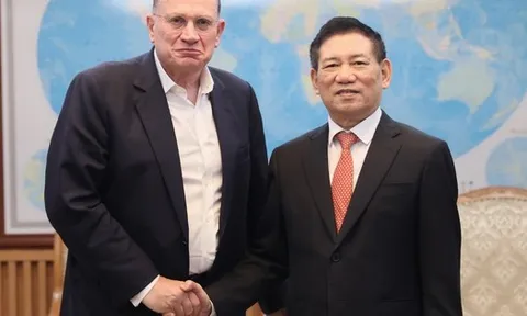 Phó Thủ tướng Hồ Đức Phớc tiếp ông Mark Tucker, Chủ tịch Tập đoàn AIA