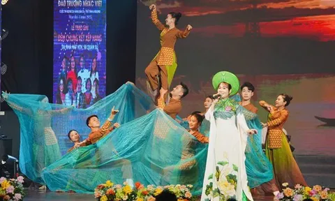 Nữ điều dưỡng chiến thắng Quán quân Đấu Trường Nhạc Việt 2025 ở tuổi ngoài 50