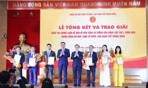Đảng ủy Trung ương Hội Luật gia Việt Nam được trao 2 giải cuộc thi Chính luận về bảo vệ nền tảng tư tưởng của Đảng