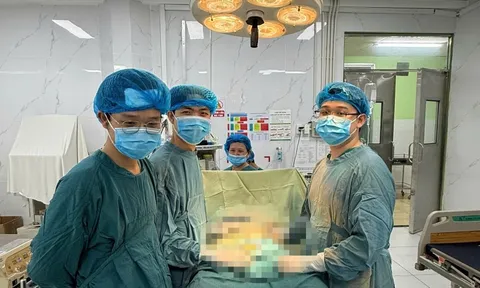 Can thiệp khẩn, giúp nam sinh 15 tuổi vượt qua ca bệnh nguy hiểm