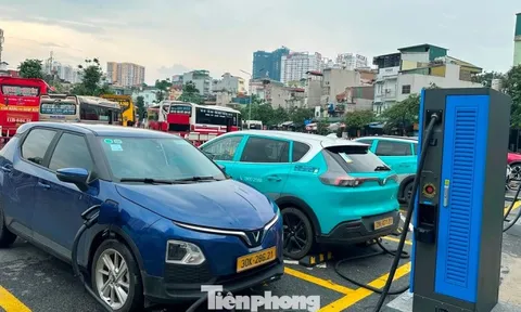 Hà Nội thí điểm 39 trạm sạc, tủ đổi pin tại bãi đỗ xe công cộng